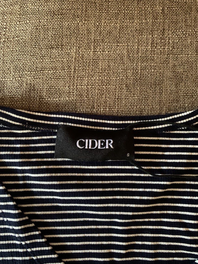 Stripes short sleeved top (Category: Shirts) located in Camalig. Submitted by abyssia (Listing ID 1469184011, Image 2). Description: .