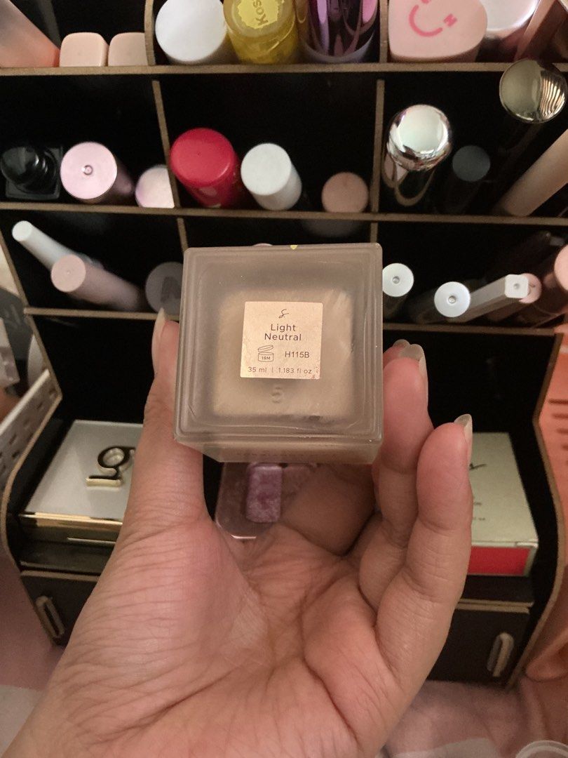 Strokes Soft Veil Filter Foundation Light Neutral (Category: Makeup) located in Bacoor. Submitted by xoxokeonho (Listing ID 1469176667, Image 2). Description: wts strokes soft veil filter foundation in the shade light neutral - used a few times alr - in good condi - x to sensi and impatient.