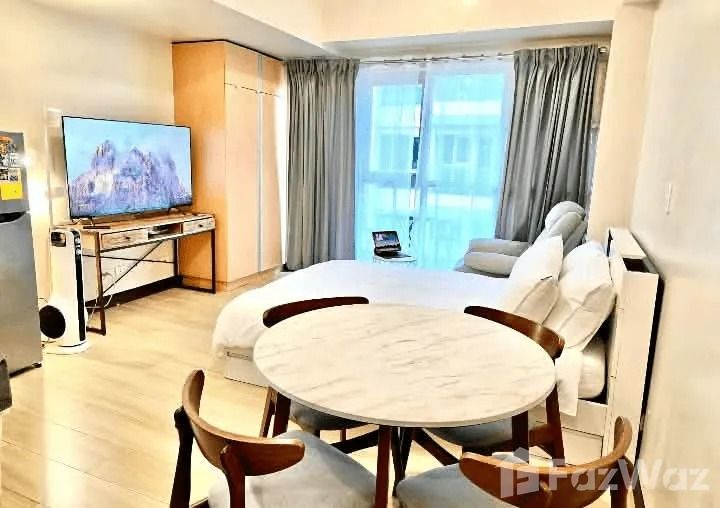Studio Condo for rent at Golfhill Gardens (Category: Apartments & Condos) located in Makati City. Submitted by propertyproph (Listing ID 1469188417, Image 2). Description: 🏙️ Fully Furnished Studio with Balcony for Rent 📍 Golfhill Gardens, Quezon City Enjoy convenient and comfortable living in this fully furnished 30 sqm studio unit with a private balcony, ideally located near Ateneo de Manila University and UP Diliman. Perfect for students, pr