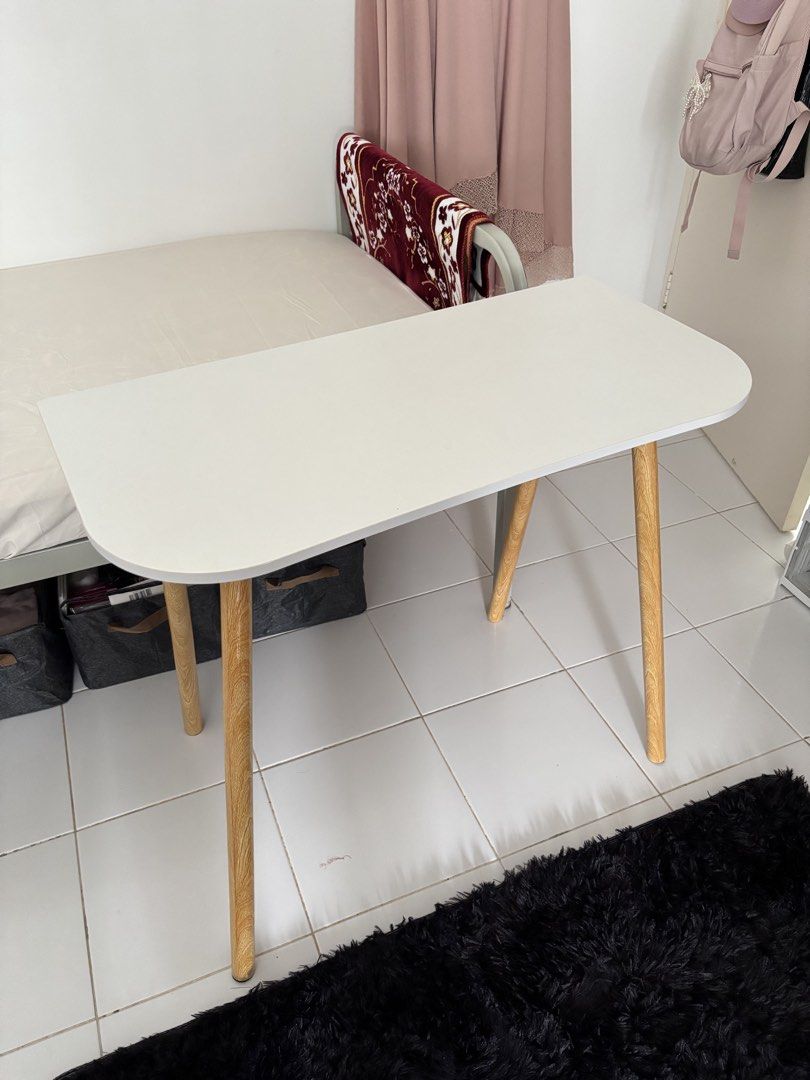 Study Table (Category: Tables & Sets) located in Raub. Submitted by wuvybee (Listing ID 1469337746, Image 1). Description: - Used for three weeks - Want to sell because of the small size - Buy rm 51.09 on coppi - Only table.