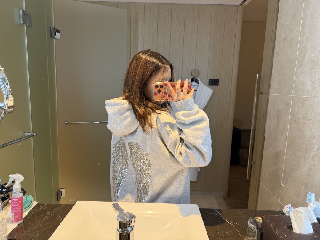 Subdued Angel Wings (Category: Longsleeves) located in Manila. Submitted by bniacxx (Listing ID 1469220299, Image 1). Description: No defects! Size small.