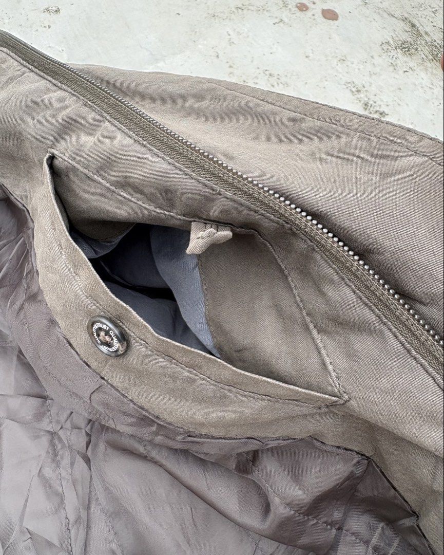 Suede Collar Vintage Harrington Workwear Jacket (Category: Coats, Jackets and Outerwear) located in Calamba. Submitted by lyrons.wardrobe (Listing ID 1469258101, Image 3). Description: Dimes: 23x25 olive-green utility or flight bomber jacket featuring an olive-toned contrasting collar, dual button-flap chest pockets, vertical hand pockets, and a ribbed elastic hem..