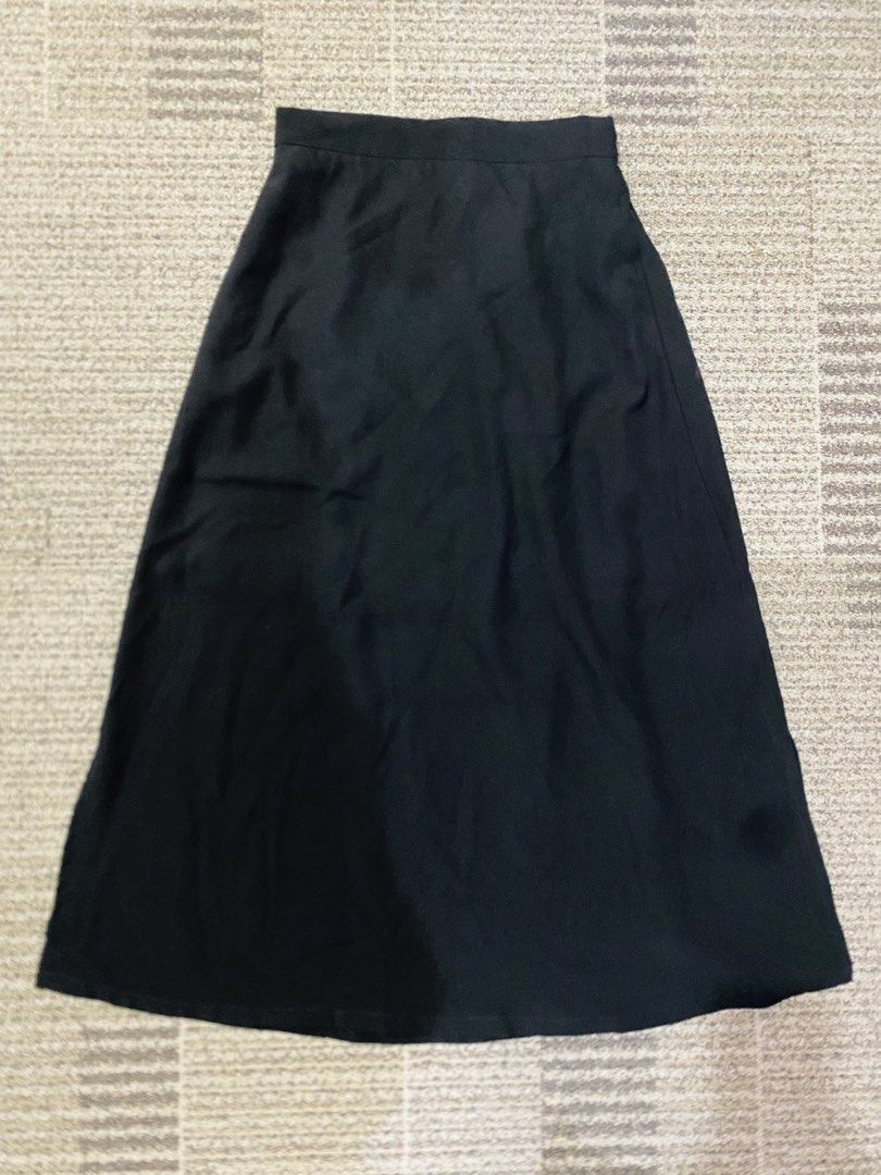 Summer Black Midi Skirt with Side Slit (Category: Skirts) located in Marikina City. Submitted by jessylady10 (Listing ID 1469333015, Image 1). Description: - Brand: Summer - Condition: Brand new with tags attached - Color: Classic black - Style: Midi skirt with trendy side slit - Fit: Elastic waistband in the back for easy and comfortable wear - Fabric: Lightweight and versatile, perfect for daily outfits Gcash payment, Lalamove delivery.