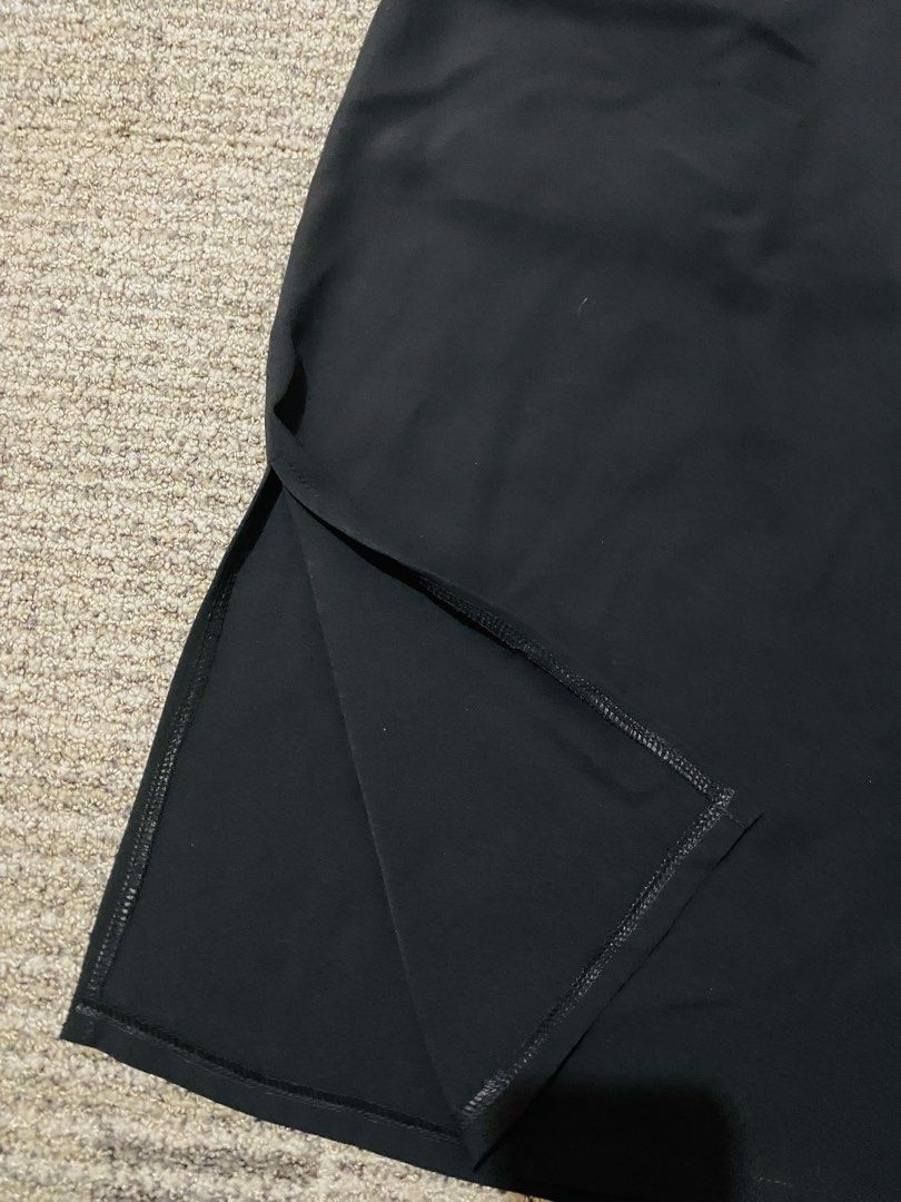 Summer Black Midi Skirt with Side Slit (Category: Skirts) located in Marikina City. Submitted by jessylady10 (Listing ID 1469333015, Image 2). Description: - Brand: Summer - Condition: Brand new with tags attached - Color: Classic black - Style: Midi skirt with trendy side slit - Fit: Elastic waistband in the back for easy and comfortable wear - Fabric: Lightweight and versatile, perfect for daily outfits Gcash payment, Lalamove delivery.