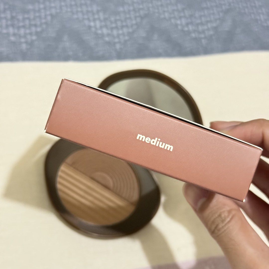 Sunnies Face Healthy Touch Powder Bronzer Medium (Category: Makeup) located in Paranaque City. Submitted by qwerein (Listing ID 1469185490, Image 3). Description: Brand: Sunnies Face Product: Healthy Touch Powder Bronzer - Shade: Medium - Inclusion: Comes with original brown compact case and outer box packaging - Net Weight: 8.5g / 0.30 oz. Used but not abused Fully sanitized Rfs: too many make up .