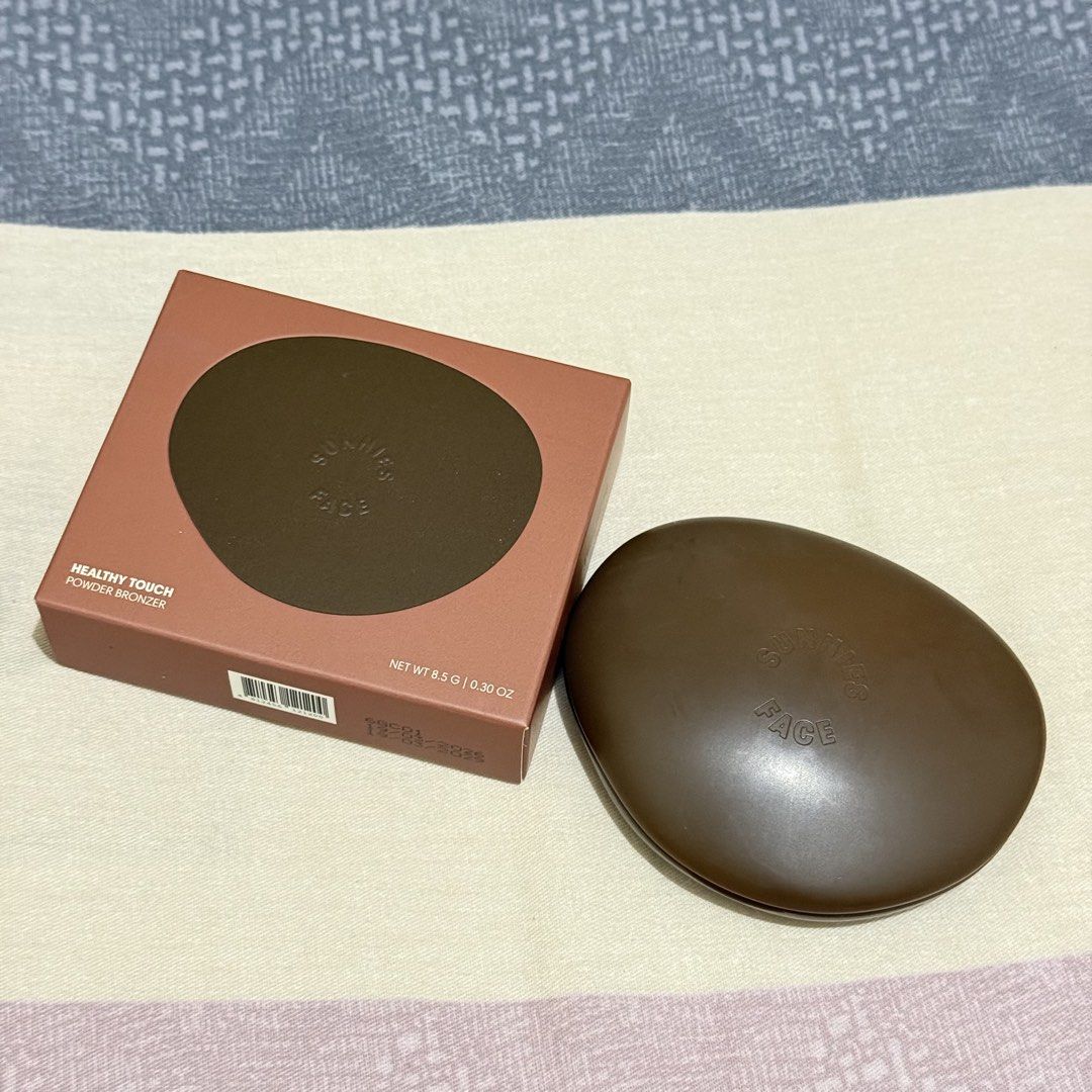 Sunnies Face Healthy Touch Powder Bronzer Medium (Category: Makeup) located in Paranaque City. Submitted by qwerein (Listing ID 1469185490, Image 1). Description: Brand: Sunnies Face Product: Healthy Touch Powder Bronzer - Shade: Medium - Inclusion: Comes with original brown compact case and outer box packaging - Net Weight: 8.5g / 0.30 oz. Used but not abused Fully sanitized Rfs: too many make up .