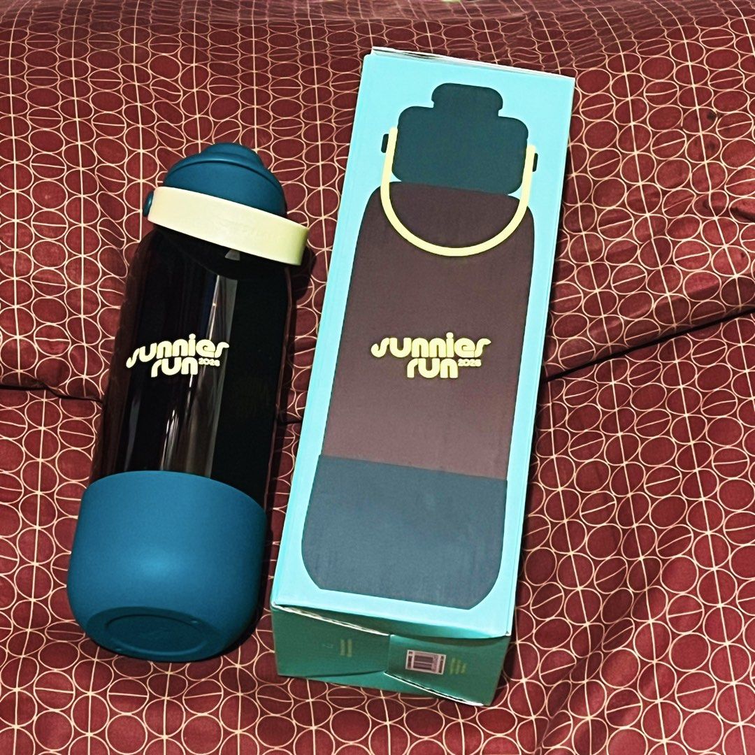 Sunnies Flask (Category: Water Bottles & Tumblers) located in Quezon City. Submitted by kalisto27 (Listing ID 1469244074, Image 1). Description: Sunnies Run 2026 Flask •New & unused. Location: Cubao or Ortigas (by schedule) Rfs: No plans of using it..