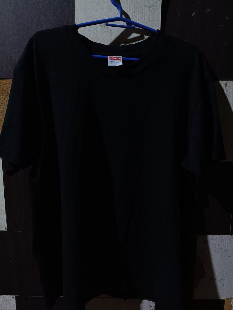 Supreme blank tee (Category: Activewear) located in Binan City. Submitted by pawiii0025 (Listing ID 1469178977, Image 1). Description: trifted but in condition.