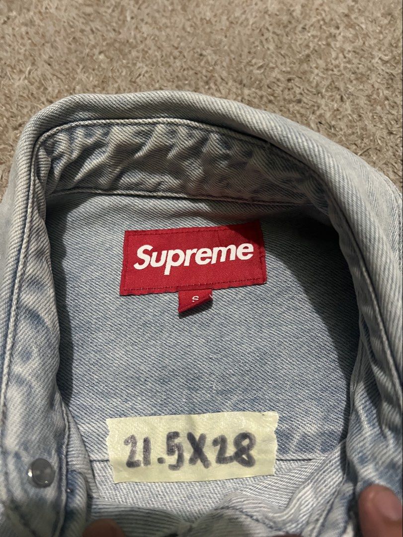 Supreme Denim Jacket (Category: Coats, Jackets and Outerwear) located in Mexico. Submitted by iseemiyakee. (Listing ID 1469328586, Image 3). Description: Size Small Fits Large 21 width 28 length no issue excellent condition .