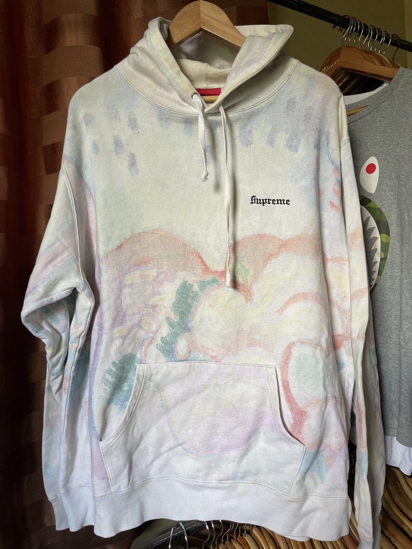 Supreme Landscape Hooded (Category: Coats, Jackets and Outerwear) located in Marikina City. Submitted by kaelnbellecloset (Listing ID 1469203585, Image 1). Description: Yellow Stains & Needs Wash.