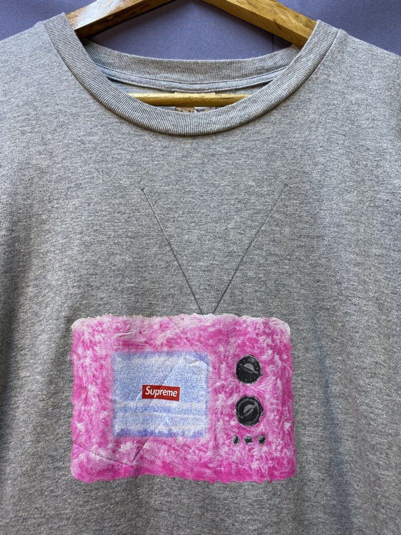 Supreme “TV” (Category: Tshirts & Polo Shirts ) located in Makati City. Submitted by drip.poww (Listing ID 1469337721, Image 3). Description: - Suprene - Color: Gray - Size: Small - Dimes: 19x27 - Excellent condition - Need wash, fresh from bale - Material: 100% Cotton Please don’t expect too much—these are thrifted (ukay) items. 😊 !!STILL NEGOTIABLE!!.