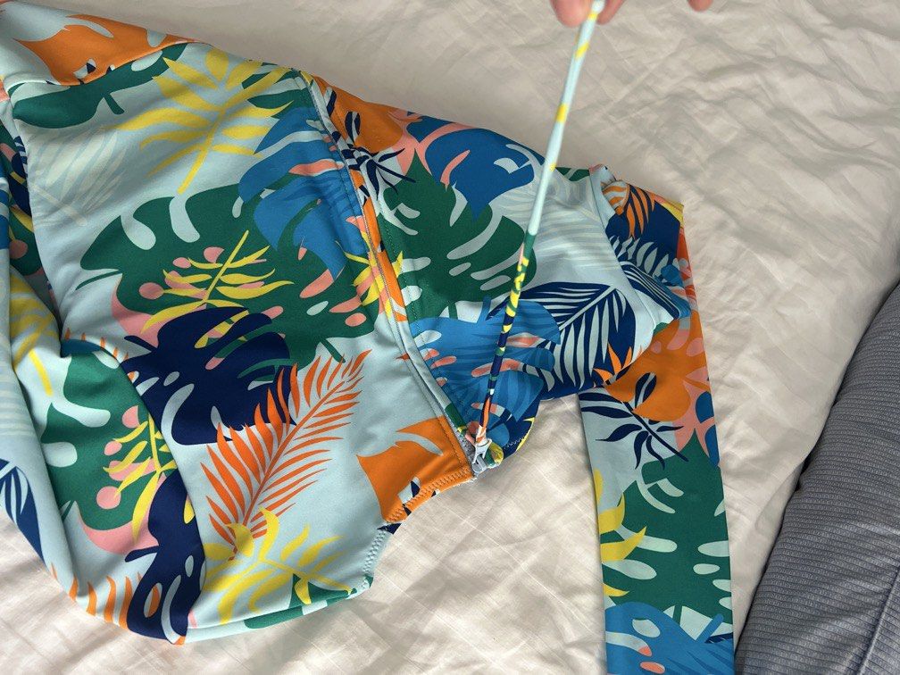 Swimsuit (Category: Bikinis & Swimsuits) located in Manila. Submitted by cicada15 (Listing ID 1469189039, Image 3). Description: Thick and high quality Ganda in person :) Self closing sa likod, kaya i close kasi may tali :) With pads Bought for 1,400 Selling low.