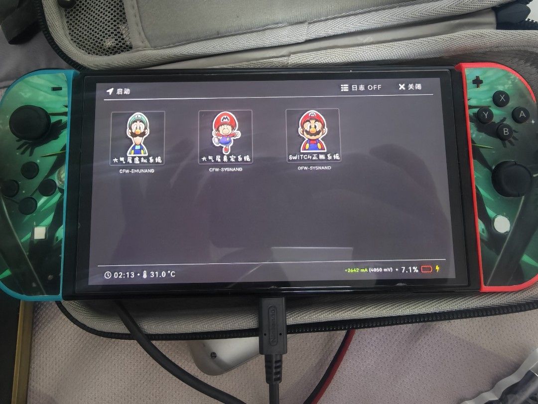 switch oled （分類：Nintendo 任天堂）位於 Hong Kong。 由 live_silentbear 提交（商品編號 1469309036，圖片 2）。簡介： switch oled開心版，使用痕跡明顯，已安裝大氣層系統，帶一張32g卡存儲卡。。