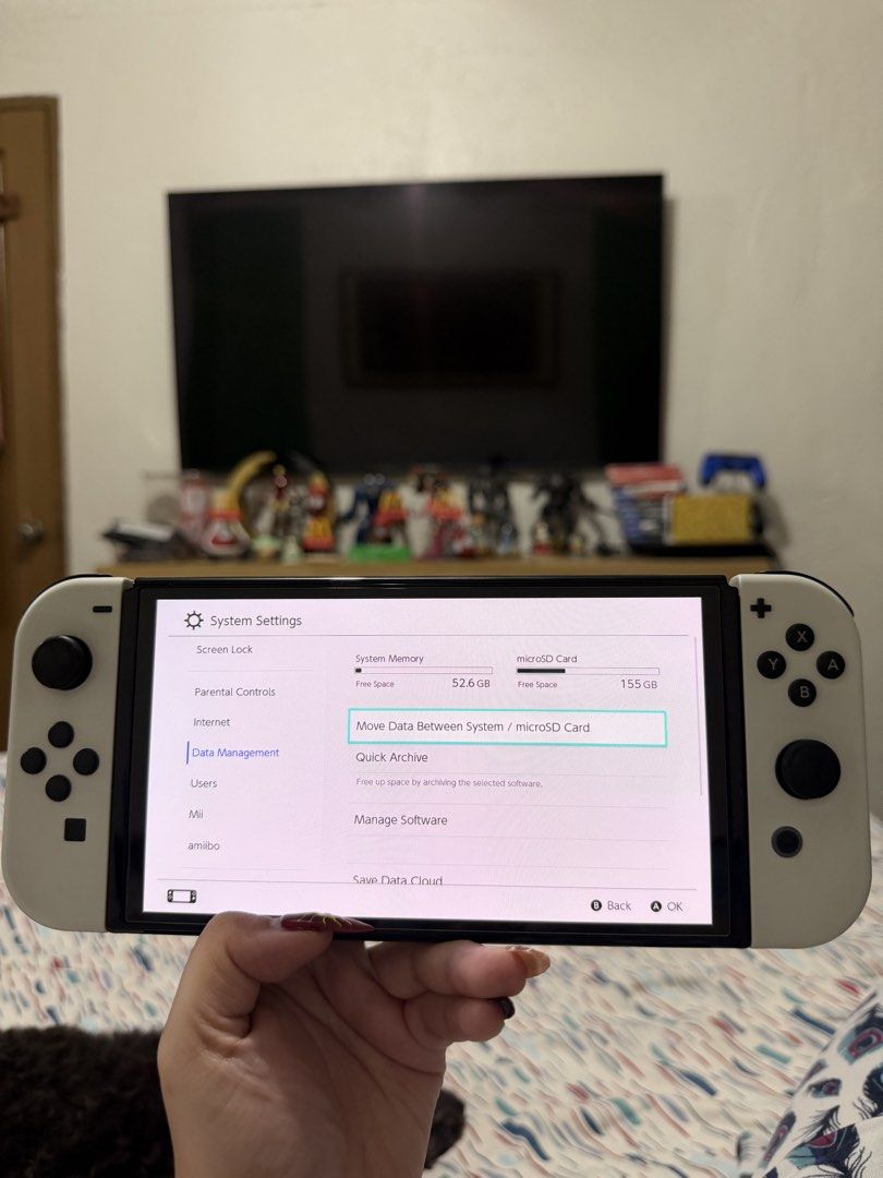 Switch oled white for sale (Category: Nintendo) located in Quezon City. Submitted by findme.ph (Listing ID 1469347991, Image 3). Description: Switch Oled White with 20+ shared games Price: 13,000 Included Console bag (black) Tempered glass (for installation) Thumbstick grip cover Joycons (L) (R) Hdmi Dock Joycon grip Adopter SD CARD NOT INCLUDED Games: The Survivalists Real Boxing 2 LEGO® Marvel Super Heroes 2 Deluxe Edition Mortal Kombat 11 Ulti