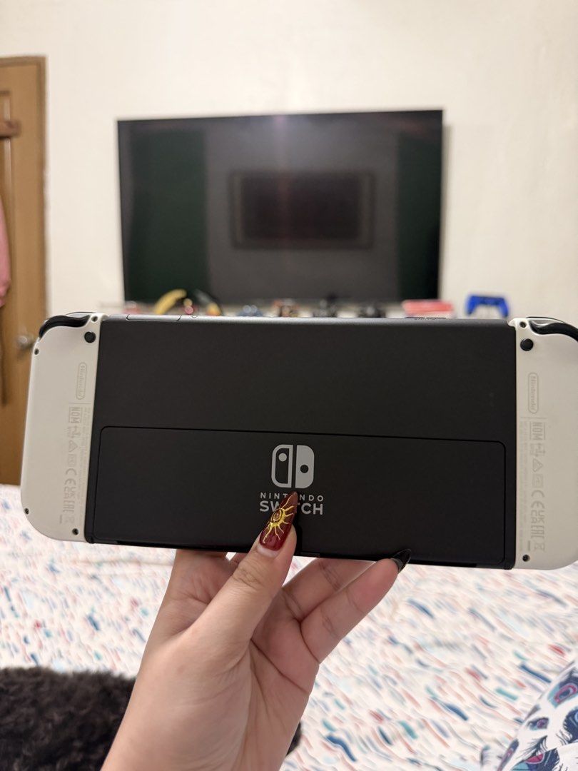Switch oled white for sale (Category: Nintendo) located in Quezon City. Submitted by findme.ph (Listing ID 1469347991, Image 2). Description: Switch Oled White with 20+ shared games Price: 13,000 Included Console bag (black) Tempered glass (for installation) Thumbstick grip cover Joycons (L) (R) Hdmi Dock Joycon grip Adopter SD CARD NOT INCLUDED Games: The Survivalists Real Boxing 2 LEGO® Marvel Super Heroes 2 Deluxe Edition Mortal Kombat 11 Ulti