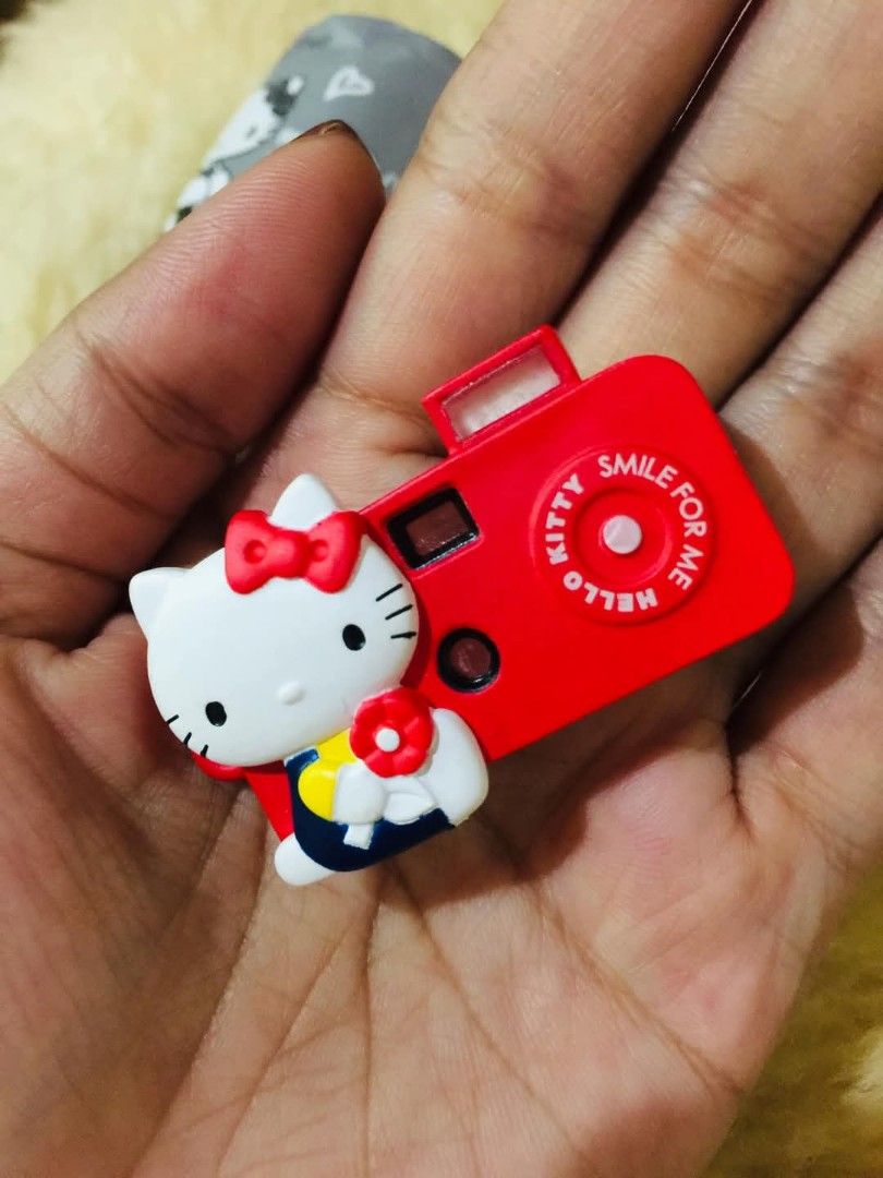 Takara Tomy Arts Hello Kitty Re:Touch Charm (Category: Character Goods) located in Baguio. Submitted by izza_thrifty (Listing ID 1469167909, Image 2). Description: - Authentic Takara Tomy Arts Kitty Re:Touch charm gachapon - Red toy camera design featuring Kitty holding a flower - Comes complete with original capsule and paper insert - Great collectible piece for Sanrio fans - Perfect cute accessory for your bag or keys.