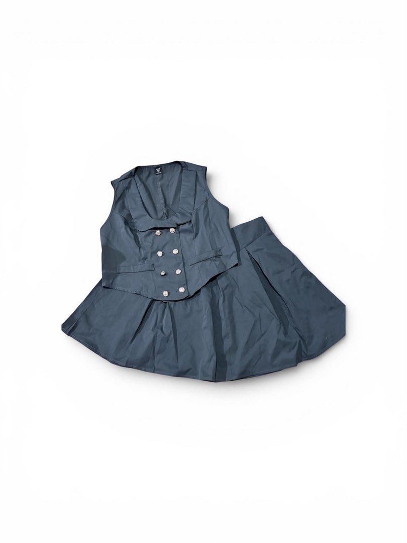 TAKE ALL 12 TOPS & DRESS (Category: Blouses) located in Bacoor. Submitted by baggyfinds (Listing ID 1469172042, Image 3). Description: S-m Branded.