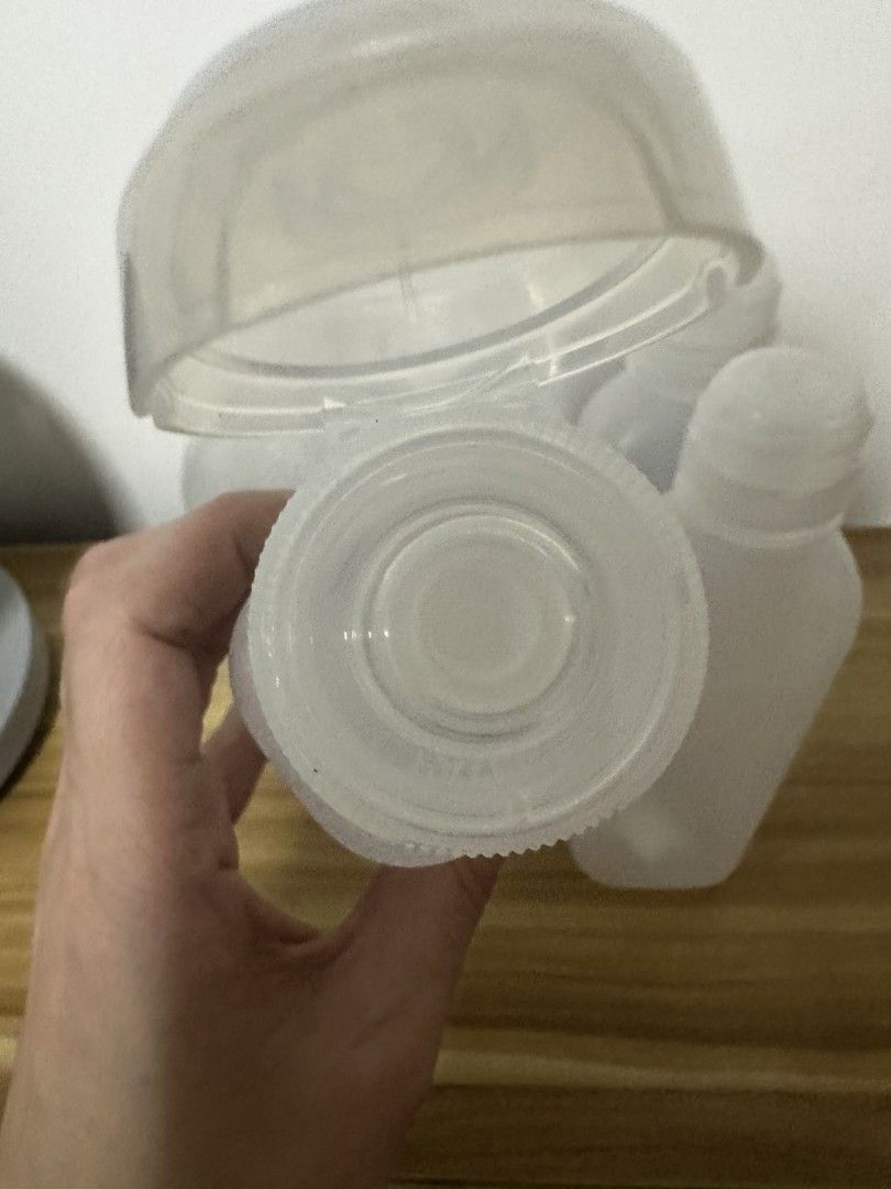 TAKE All! Frosted Plastic Squeeze Bottle (Category: Water Bottles & Tumblers) located in Pasig City. Submitted by bunny.bella (Listing ID 1469266582, Image 3). Description: - Capacity: Up to 500ml with clear measurement scale - Design: Square base with textured grip body - Cap: Clear flip-top cap with secure seal - Material: Reusable frosted plastic - Best for: Cold beverages, juices, and homemade drinks - Condition: Like new, Tried but i needed 