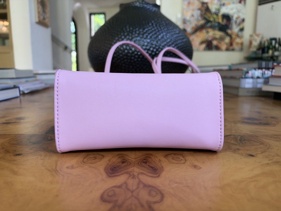 Telfar Shopping Bag Small Pink (Category: Luxury Bags & Wallets) located in Muntinlupa City. Submitted by katoshops (Listing ID 1469200312, Image 3). Description: Telfar Small Shopping Bag Current Market Price: 150 USD Selling Price: ₱4,200.00 Condition: Very Good (9.5 /10) Reason for Selling: Don’t get to use this bag anymore. Additional Details: Color: Baby Pink Worn: A few times Flaws: None Inclusions: No dust bag but can provide one Shipping 