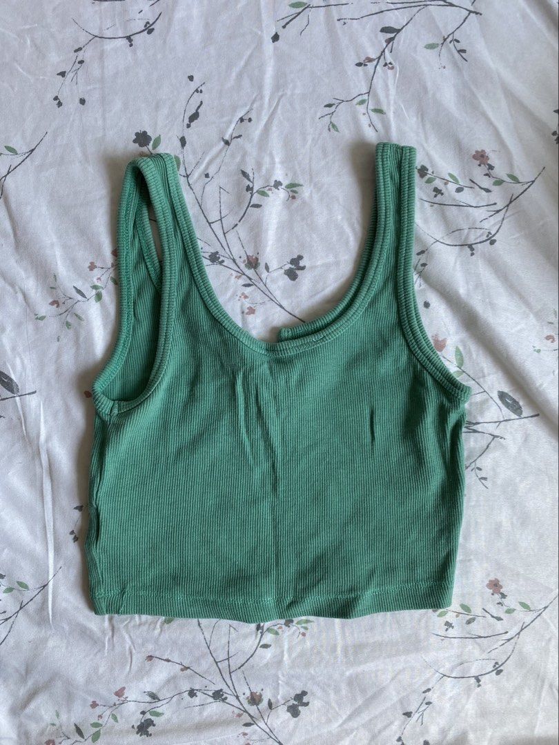 Terranova Ribbed Crop Top (Category: Sleeveless) located in Paranaque City. Submitted by declutterbykat (Listing ID 1469180690, Image 2). Description: 🔖 rfs: decluttering 📍 parañaque city 💸 mop: gcash or maya only 🚖 mod: lalamove, grab, or jnt .