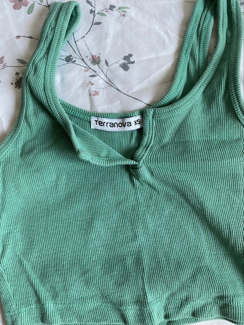 Terranova Ribbed Crop Top (Category: Sleeveless) located in Paranaque City. Submitted by declutterbykat (Listing ID 1469180690, Image 3). Description: 🔖 rfs: decluttering 📍 parañaque city 💸 mop: gcash or maya only 🚖 mod: lalamove, grab, or jnt .
