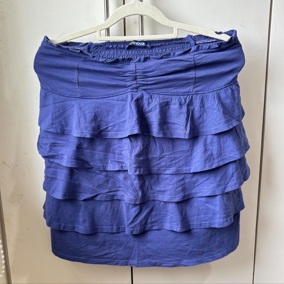 terranova tube (Category: Others Tops) located in Manila. Submitted by lavieelle (Listing ID 1469275408, Image 1). Description: - authentic terranova top - bought internationally, no flaws - best fit small to medium frames - rfs: decluttering .