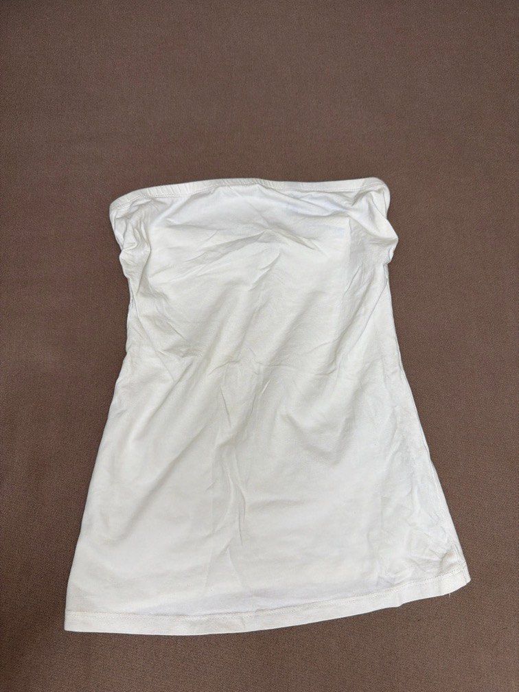Terranova white tube top (Category: Sleeveless) located in Las Pinas. Submitted by thealyssacloset (Listing ID 1469213221, Image 1). Description: .