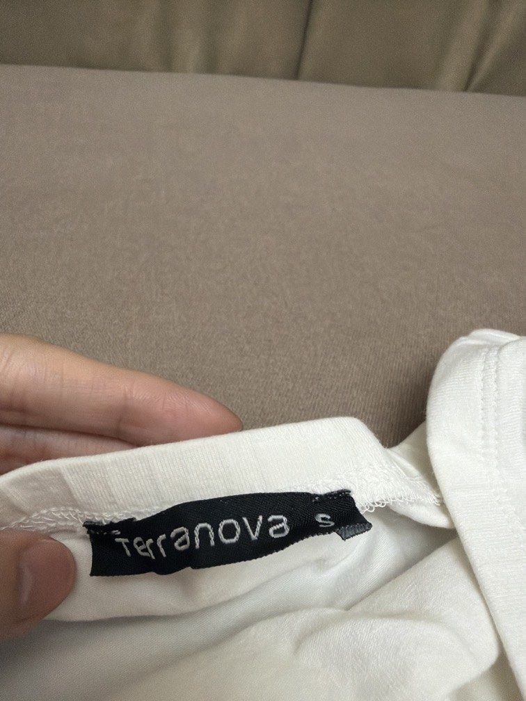 Terranova white tube top (Category: Sleeveless) located in Las Pinas. Submitted by thealyssacloset (Listing ID 1469213221, Image 2). Description: .
