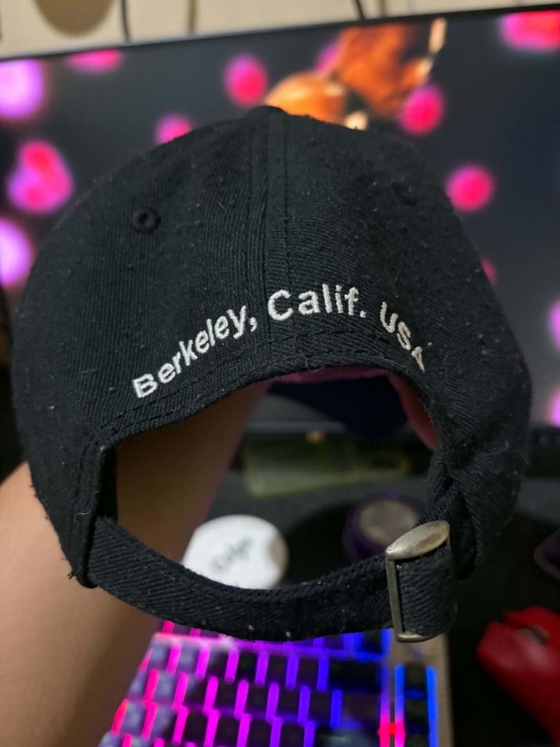 The North Face Black Cap Berkeley Calif USA (Category: Caps & Hats) located in Caloocan City. Submitted by ramenonly (Listing ID 1469266040, Image 2). Description: !! OFF !! !! No issues!! !! Needs wash !!.