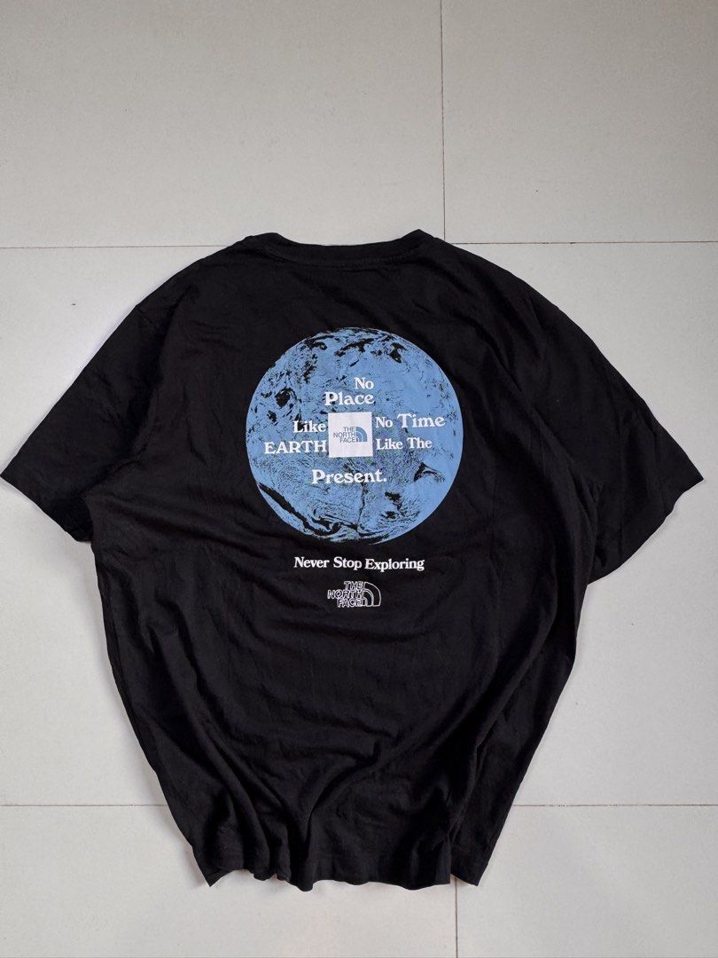 The North Face Black Graphic Tee Earth Design (Category: Tshirts & Polo Shirts ) located in Caloocan City. Submitted by ashur-22 (Listing ID 1469379988, Image 1). Description: Length 28 Width 21 350.00 + shipping fee Albay, Tabaco City Albay 📍.