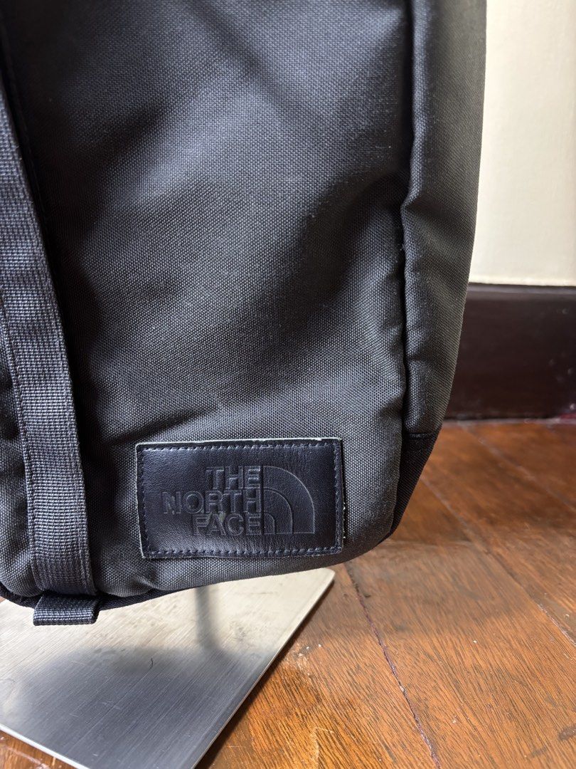 The North Face Field Bag (Category: Sling Bags) located in Manila. Submitted by earlylifecrisis (Listing ID 1469172449, Image 2). Description: Condition 9/10 Measure it by inch Width: 8.5 Length: 13 Depth: 4 Handle: 21.5 •Refund / Returns not allowed allowed •Please do check the dimensions size on labels sometimes are not accurate on the sizing •Ask me before purchasing.
