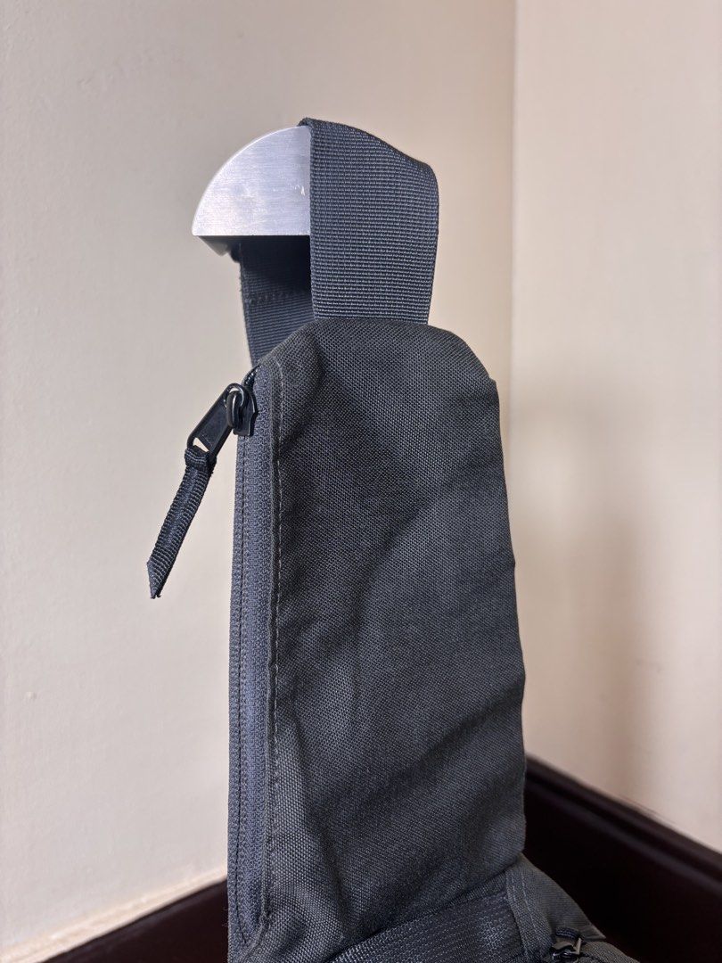 The North Face Field Bag (Category: Sling Bags) located in Manila. Submitted by earlylifecrisis (Listing ID 1469172449, Image 3). Description: Condition 9/10 Measure it by inch Width: 8.5 Length: 13 Depth: 4 Handle: 21.5 •Refund / Returns not allowed allowed •Please do check the dimensions size on labels sometimes are not accurate on the sizing •Ask me before purchasing.