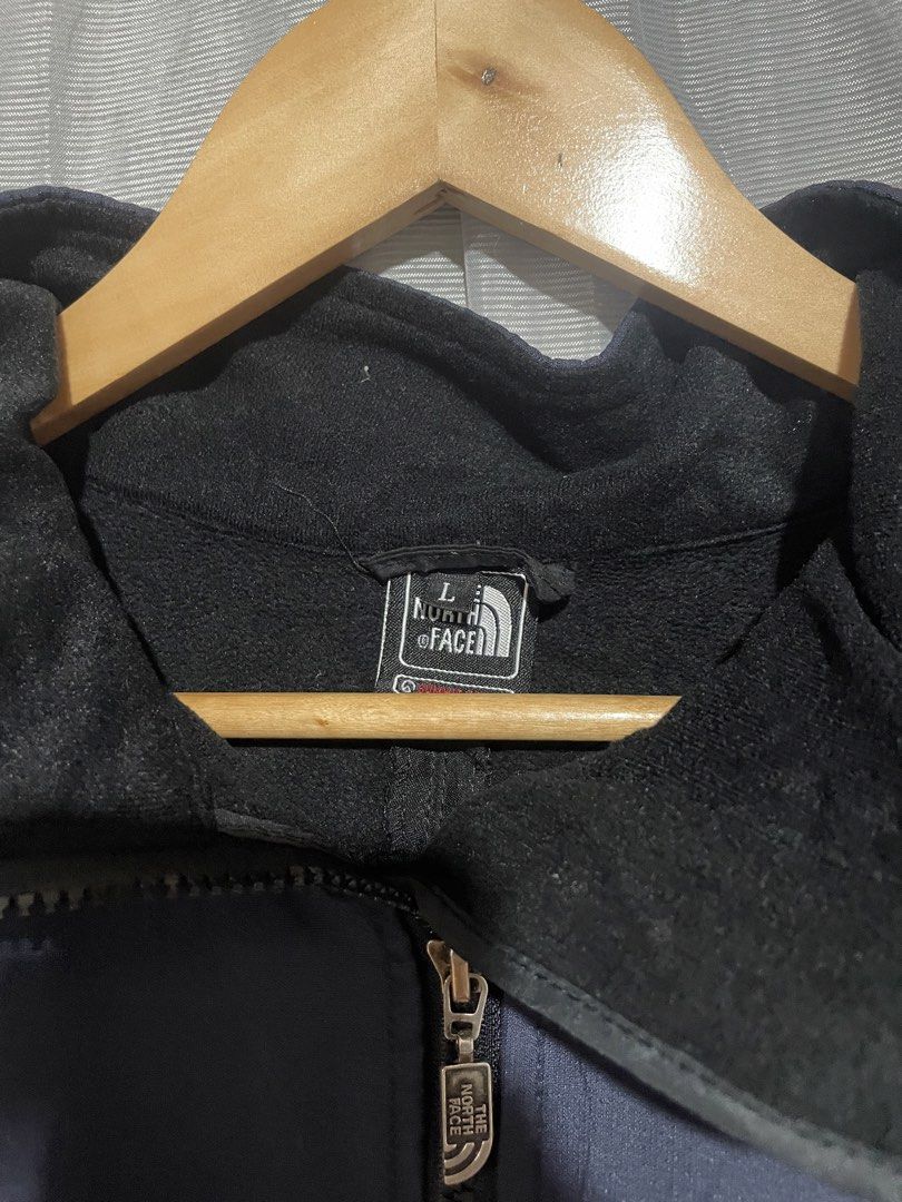 The North Face Fleece Lined Jacket Size L (Category: Coats, Jackets and Outerwear) located in Calbayog City. Submitted by thriftme.bro (Listing ID 1469324475, Image 3). Description: Authentic The North Face navy blue and black jacket in size Large with original tag attached. Features a full zip, cozy black fleece lining, secure hand pockets, and an adjustable drawstring hem..