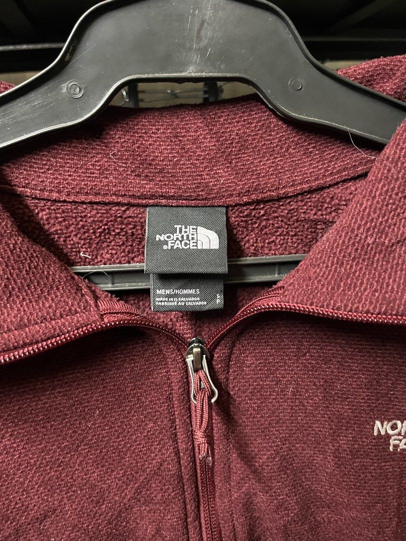 The North Face Quarter Zip Jacket Maroon Red (Category: Coats, Jackets and Outerwear) located in Muntinlupa City. Submitted by ninenine.collective (Listing ID 1469320647, Image 3). Description: 20.5/26.5.