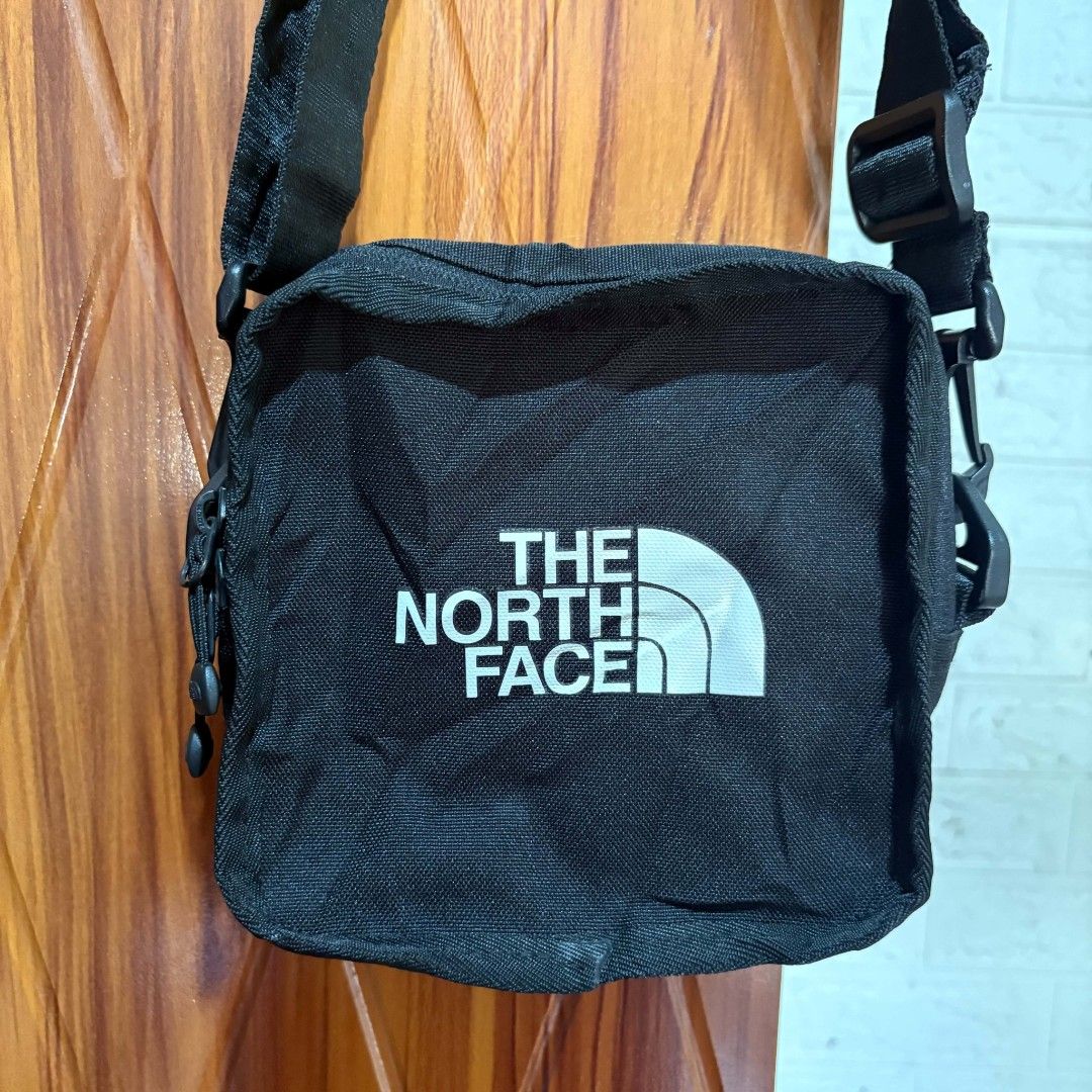 The north face sling bag (Category: Sling Bags) located in Carmen. Submitted by aquarius.00 (Listing ID 1469275585, Image 2). Description: like new.
