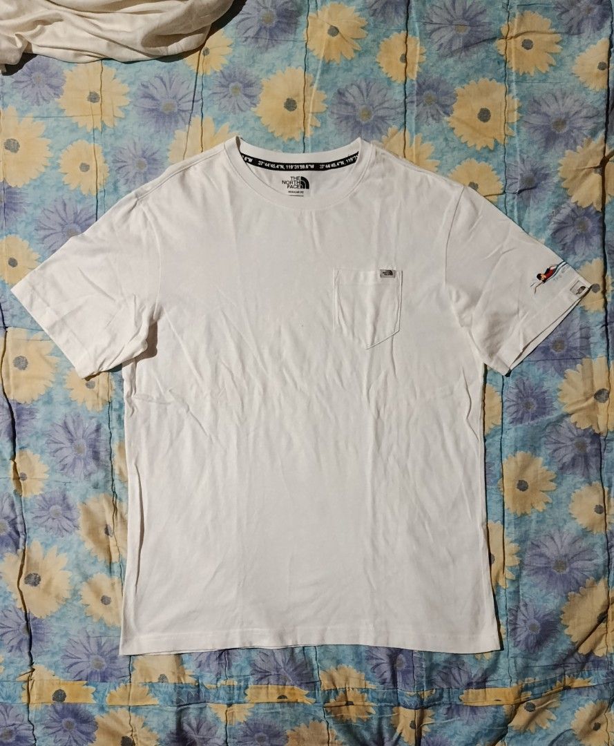 The North Face T-shirt (Category: Tshirts & Polo Shirts ) located in Veruela. Submitted by zachysthrift05 (Listing ID 1469301078, Image 1). Description: Dimes:22 x 29 Excellent Condition No Issues CR: 9.5/10.