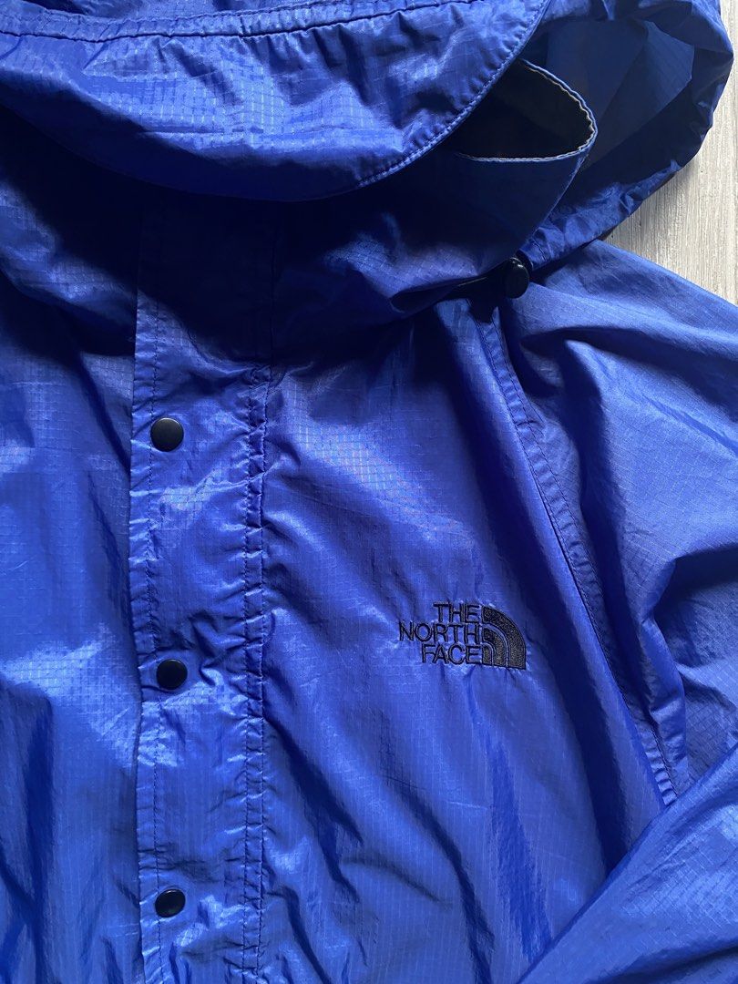 The North Face WindBreaker (Category: Coats, Jackets and Outerwear) located in Manila. Submitted by hunnid102933 (Listing ID 1469176116, Image 2). Description: The north face windbreaker 9/10 color rate Dimes N/A Size N/A Zipper still working ❗️ Drawcord still working ❗️ No Issues Manage your expectations since all the item are thrifted .
