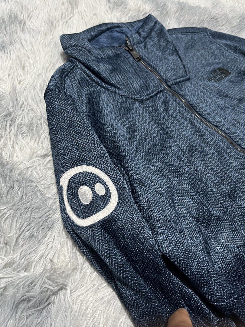 The North Face Windwall Fleece Jacket (Category: Coats, Jackets and Outerwear) located in Sasmuan (Sexmoan). Submitted by winterclothes.ph (Listing ID 1469188864, Image 3). Description: The North Face Windwall Fleece Jacket S on tag Women’s Width 18.5 Length 24.5 Excellent Condition.