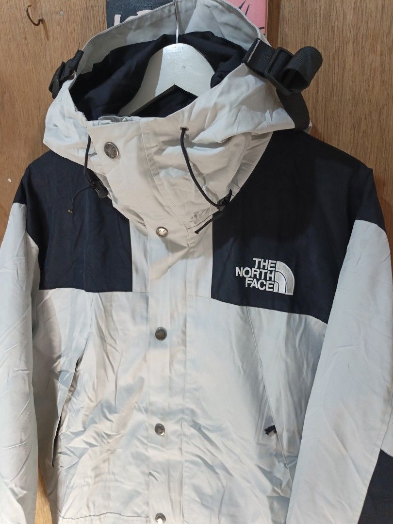 THE NORTHFACE GTX MOUNTAIN JACKET SPRING 2019 GORE TEX (Category: Coats, Jackets and Outerwear) located in Nasipit. Submitted by zaynzdrip (Listing ID 1469247718, Image 2). Description: Looking for buyer! THE NORTH FACE GTX MOUNTAIN JACKET (GORE-TEX) -Good as new! -Medium on tag (actual fit for large) -23 width by 27 length -Constructed with a heavy-duty waterproof Gore-Tex membrane and reinforced shoulders, it features authentic oversized vislon