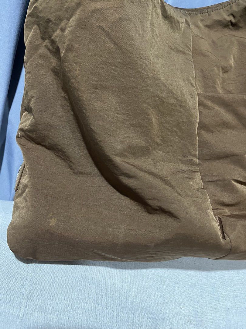 The Paper Bunny - The Arc (Bonbon) (Category: Shoulder Bags) located in Quezon City. Submitted by notabbie (Listing ID 1469272132, Image 3). Description: 🌸 see pics for flaws 🌸 this was a pasabuy from SG, the front pocket already had a hole in it when I got it 🥲 🌸 rfs: need funds .