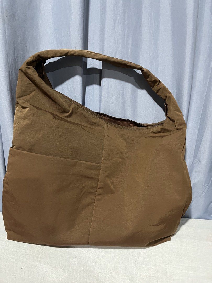 The Paper Bunny - The Arc (Bonbon) (Category: Shoulder Bags) located in Quezon City. Submitted by notabbie (Listing ID 1469272132, Image 1). Description: 🌸 see pics for flaws 🌸 this was a pasabuy from SG, the front pocket already had a hole in it when I got it 🥲 🌸 rfs: need funds .