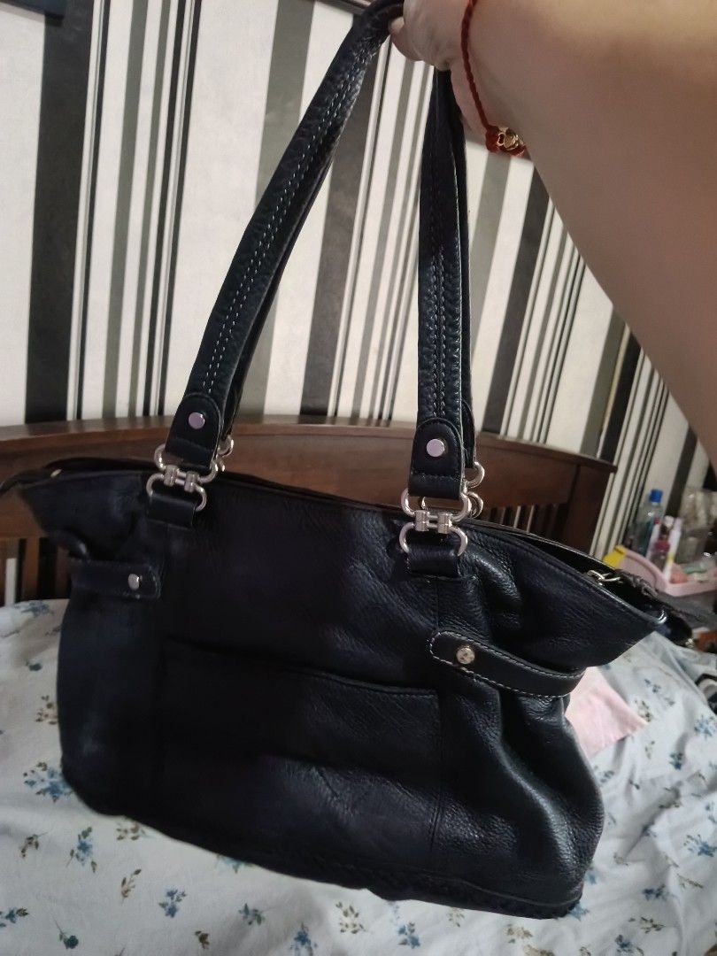 The Sak Torrence Tote Black Leather Bag (Category: Tote Bags) located in Quezon City. Submitted by bshoppe_ (Listing ID 1469160736, Image 2). Description: - Brand: The Sak (Torrence Model) - Material: Genuine textured pebble leather - Color: Classic Black - Design: Structured everyday tote with sturdy shoulder straps - Details: Chic metal hardware and stylish braided trim near the bottom - Condition: Excellent, roomy and functional for daily esse