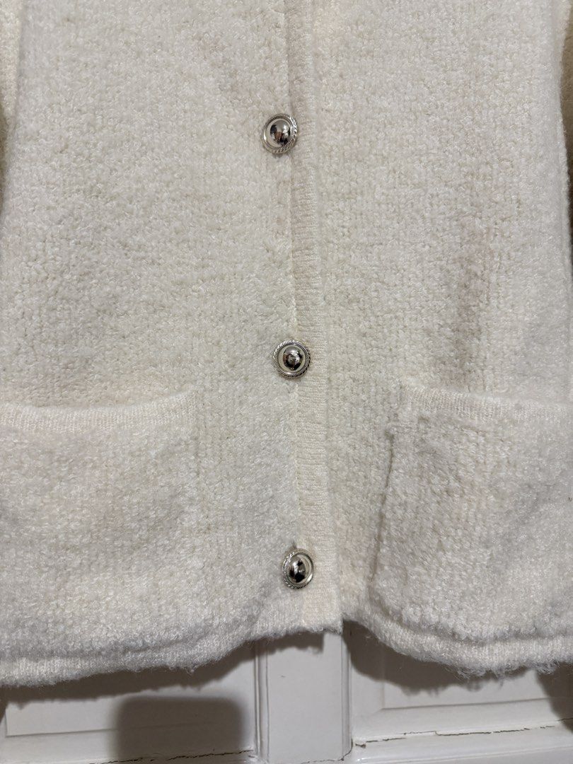 Cream Cardigan (Category: Coats, Jackets and Outerwear) located in Marikina City. Submitted by louvy.r (Listing ID 1469379754, Image 2). Description: Fits medium body frame Thick material for winter.