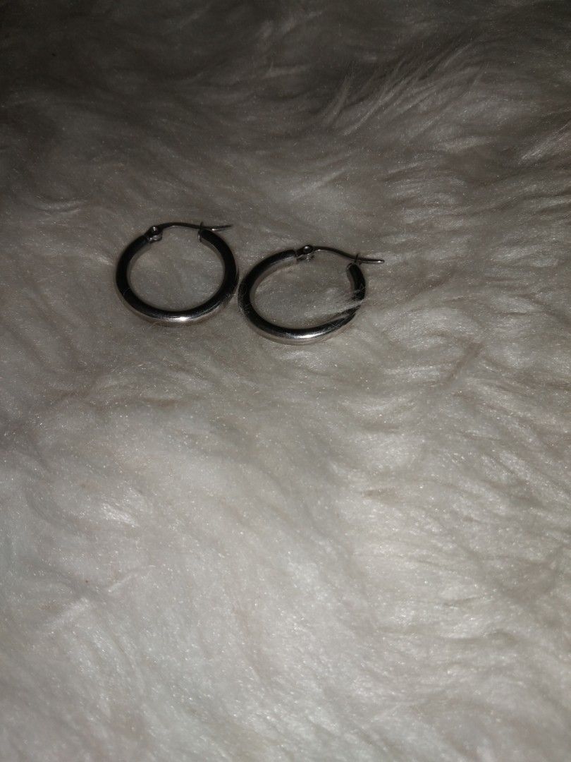 thick hoop earrings stainless (Category: Earrings) located in Quezon City. Submitted by eidorableshop (Listing ID 1469393544, Image 3). Description: .