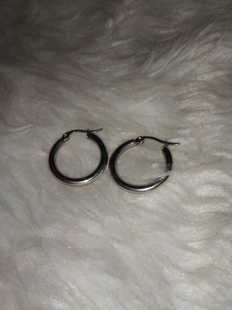 thick hoop earrings stainless (Category: Earrings) located in Quezon City. Submitted by eidorableshop (Listing ID 1469393544, Image 1). Description: .