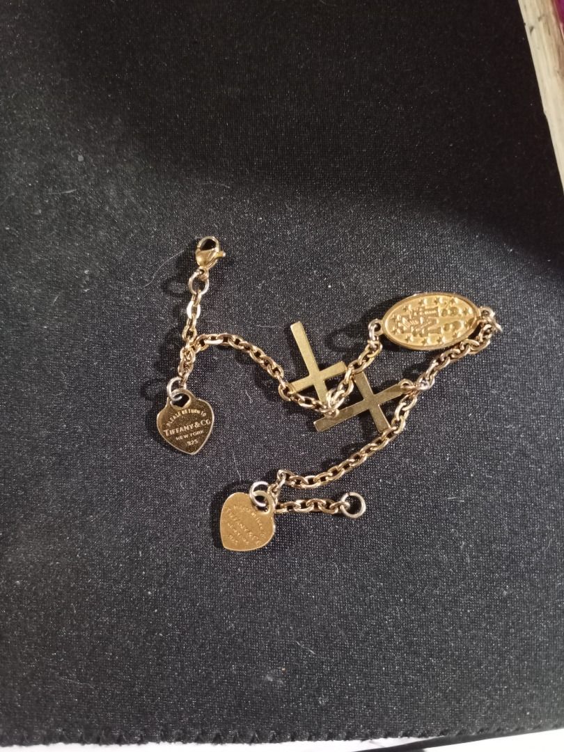 Tiffany & Co 925 (Category: Jewelry) located in Caloocan City. Submitted by swiftcrystal_8baba2 (Listing ID 1469286279, Image 1). Description: Just the bracelet only no box .