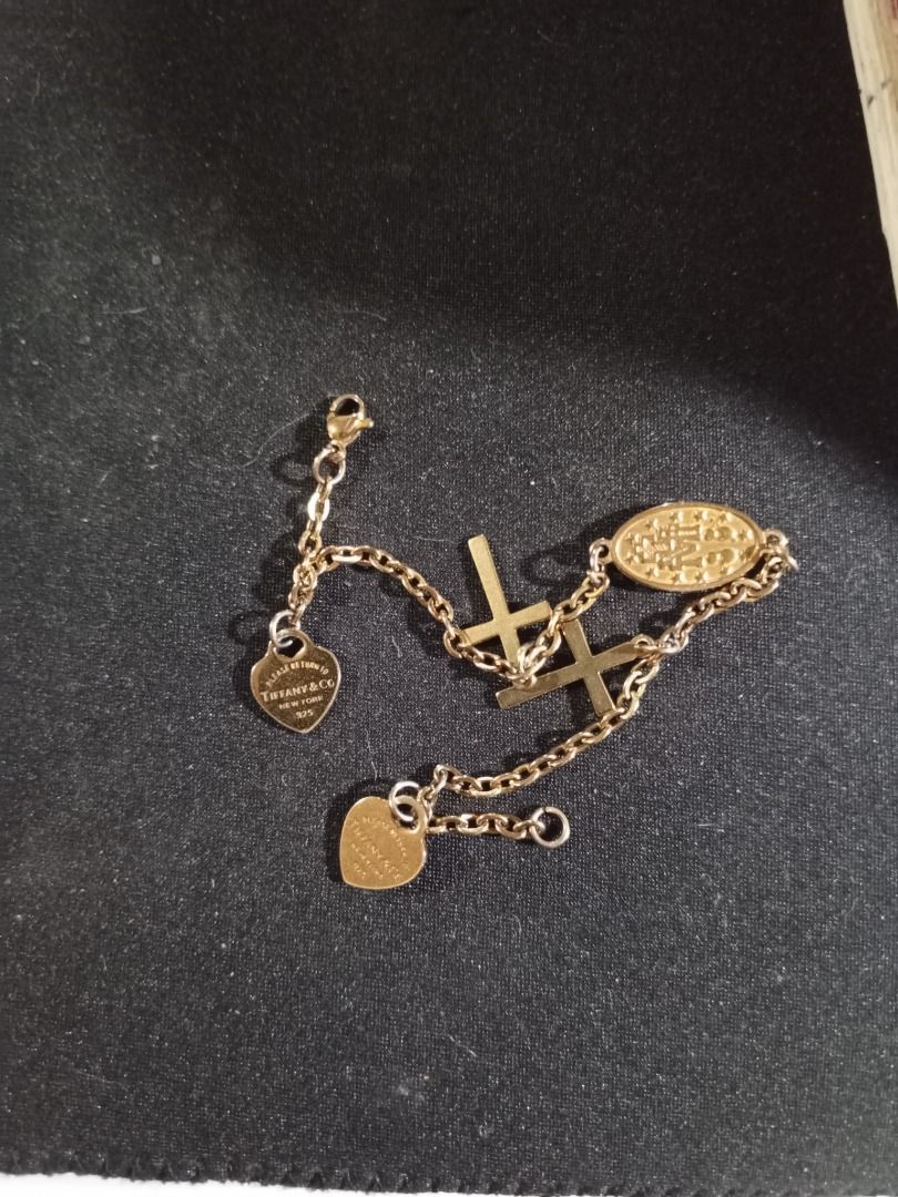 Tiffany & Co 925 (Category: Jewelry) located in Caloocan City. Submitted by swiftcrystal_8baba2 (Listing ID 1469286279, Image 3). Description: Just the bracelet only no box .