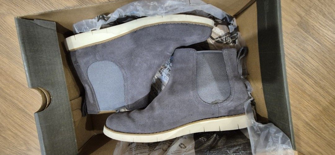 Timberland Sensorflex Grey Suede Chelsea Boots (Category: Boots) located in Makati City. Submitted by razorheadachemanila (Listing ID 1469233728, Image 1). Description: - Brand: Timberland - Style: Grey Suede Chelsea Boots - Comfort Tech: Sensorflex sole for maximum flexibility and support - Features: Elastic side panels, heel pull tab, stylish white and brown rubber outsoles - Condition: Barely worn, ultra-clean soles with minimal wear - Inclusi
