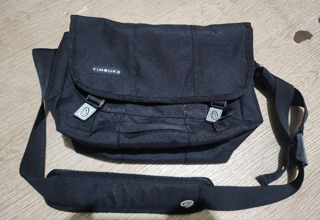 Timbuk 2 messenger bag (Category: Sling Bags) located in Real. Submitted by raphy2019 (Listing ID 1469293448, Image 1). Description: .