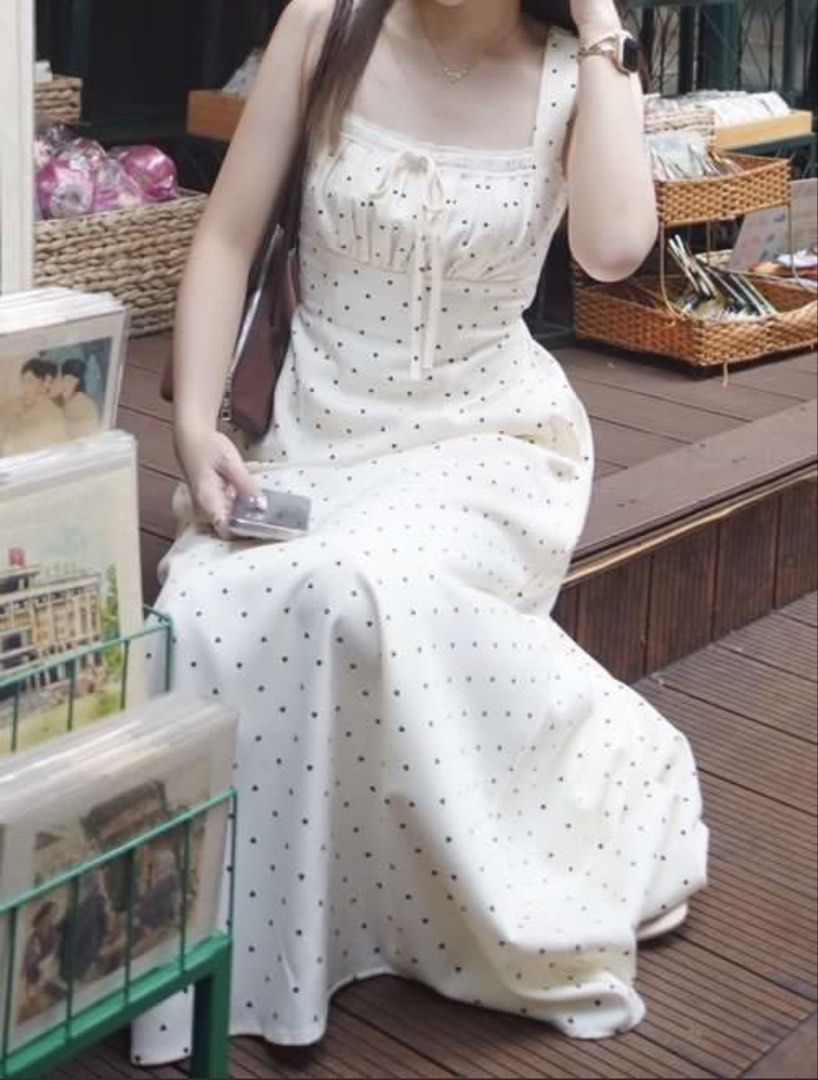 Tiny Heart Midi Dress with Square Neckline (Category: Dresses) located in Manila. Submitted by itsmerawrs (Listing ID 1469323090, Image 2). Description: Got it today from this app. Used once by previous owner Rfs. Loose on me.